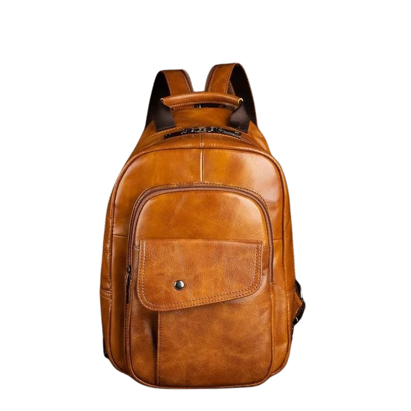 Mini sac à dos homme en cuir véritable marron clair avec poche frontale à rabat.