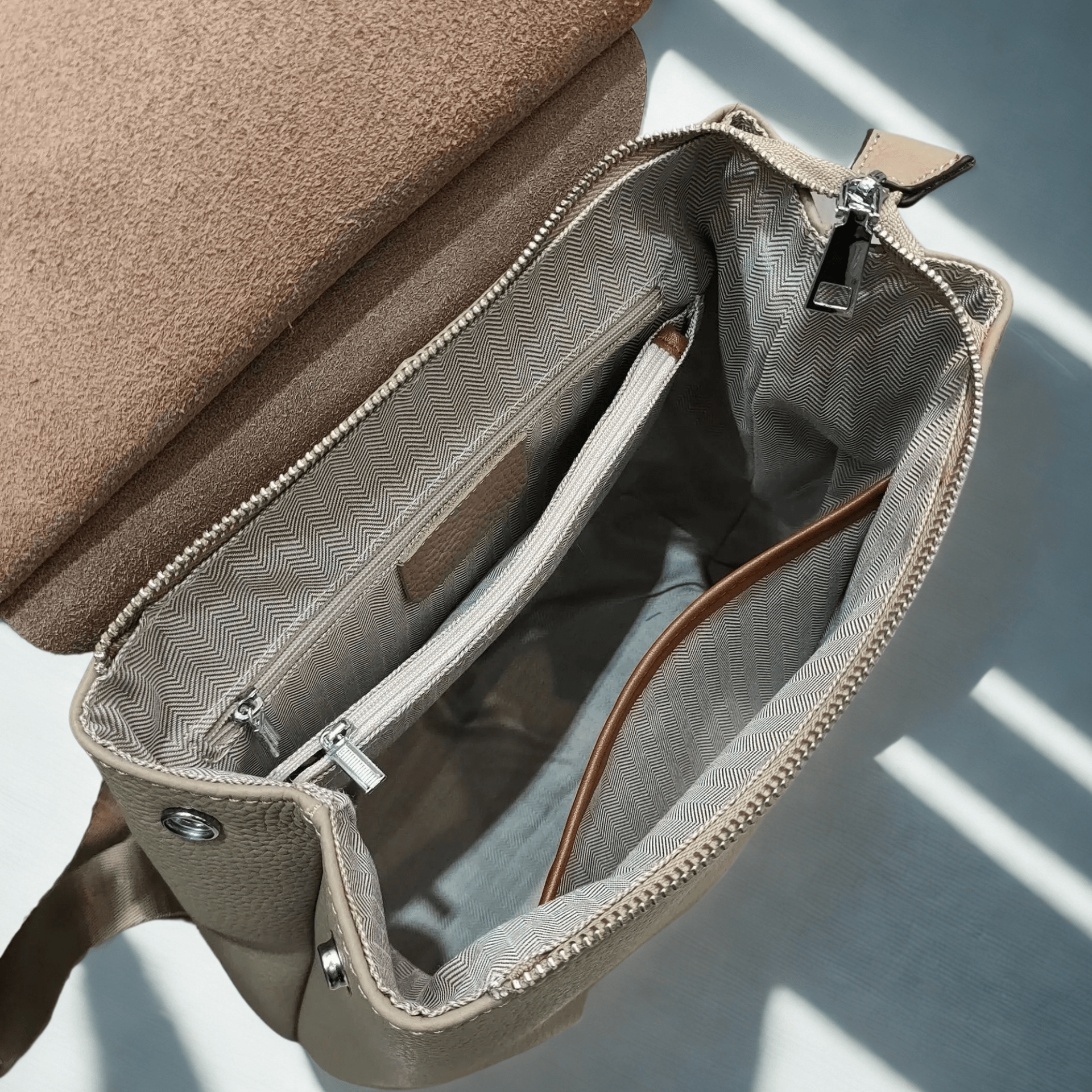 Sac à dos en cuir véritable élégant et pratique - DEVAN
