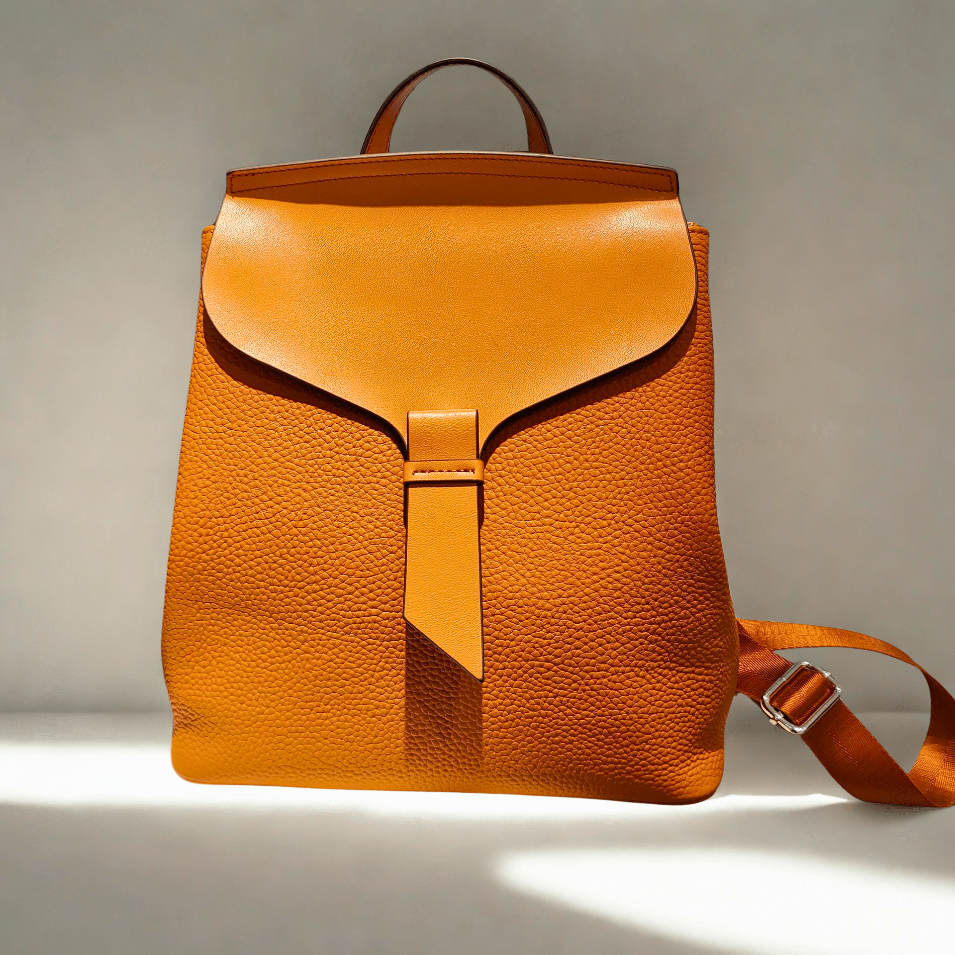 Sac à dos en cuir véritable élégant et pratique - DEVAN
