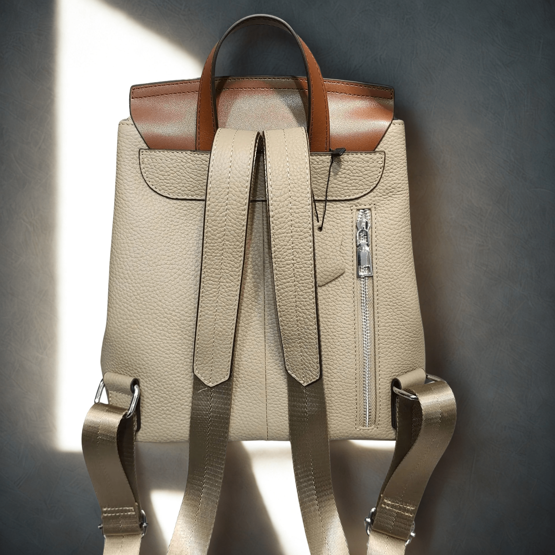 Sac à dos en cuir véritable élégant et pratique - DEVAN