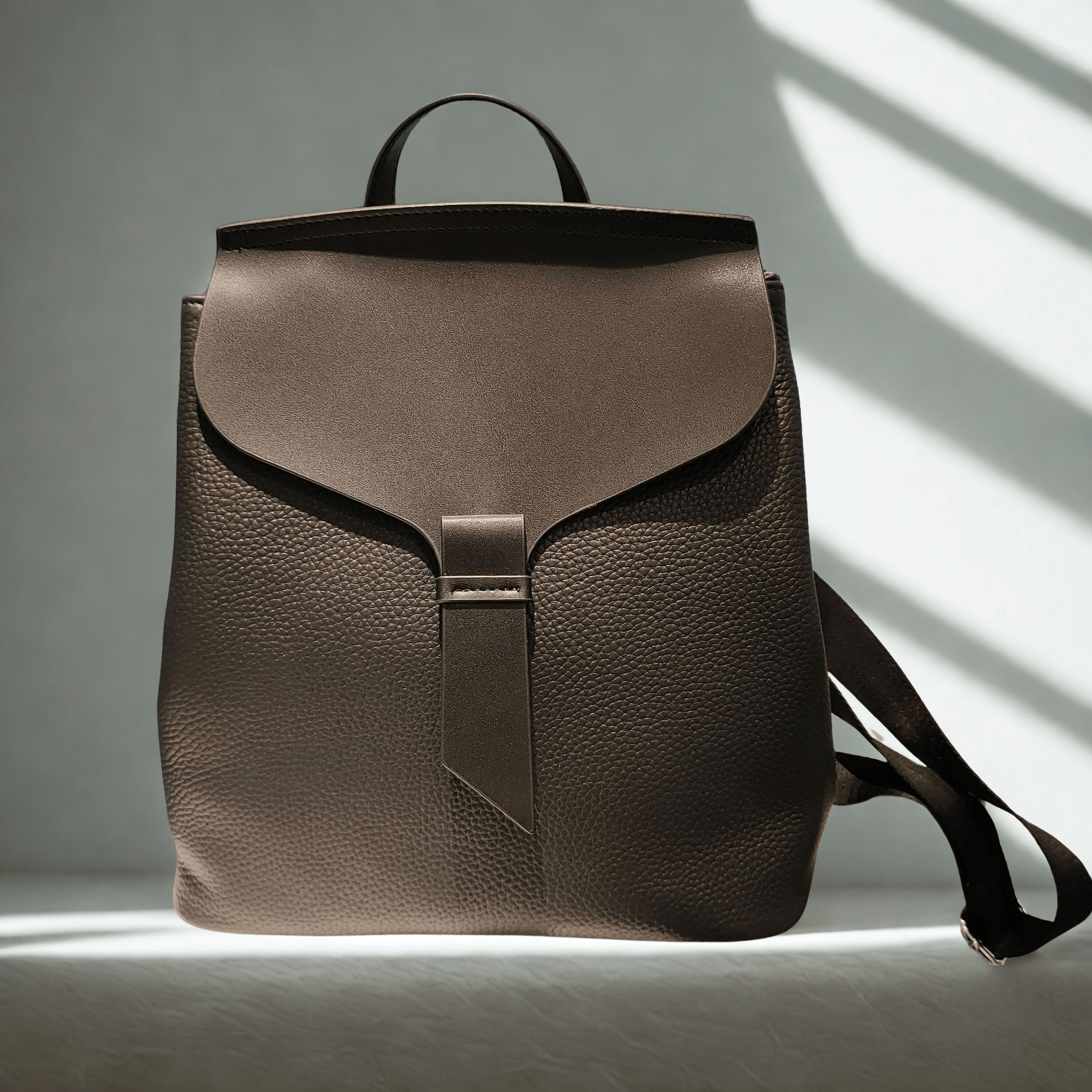 Sac à dos en cuir véritable élégant et pratique - DEVAN